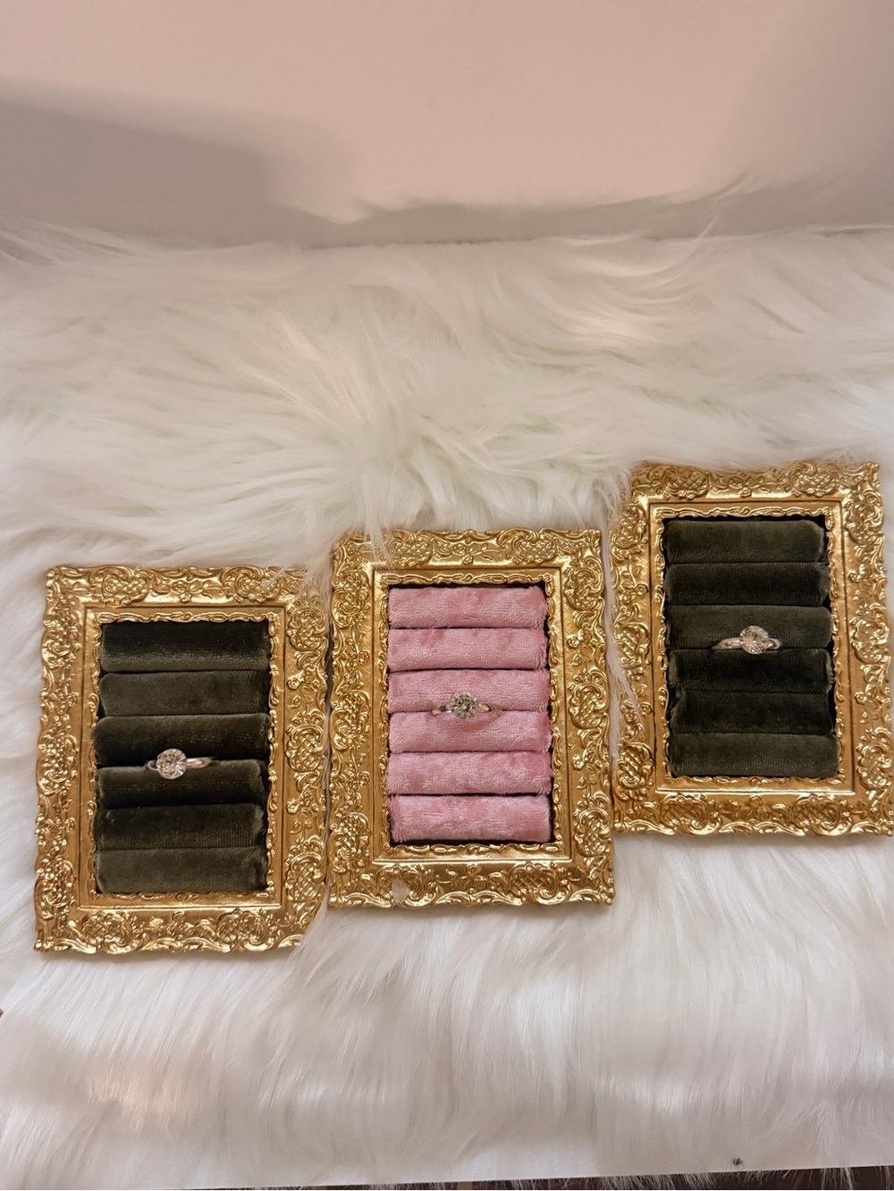 Magnetic ornate Gold frame ring holder